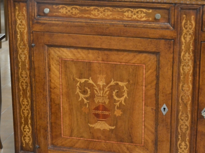 Credenza con 3 ante e 3 cassetti  modello " Bassano" in legno di noce massello con intarsi e filetti ART CRED 3P- 15 - foto 2