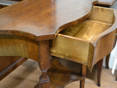 Mobile per entrata- Consolle sagomata lastronata in legno di noce con gambe in stile "Luigi XVI" art. INGR 02 - foto 3