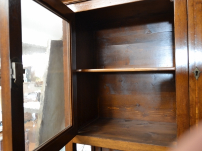 Libreria con gambe a sciabola con vano a giorno in legno di noce massello con intarsi e filetti ART LIB 09 - foto 3