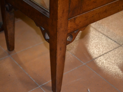 Solid linden wood silversmith-crystal display cabinet with 1 door and legs in "Louis xvi" style ART VETR 50 - foto 1