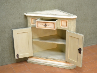 Angoliera in legno di acero massello con 2 porte e 1 cassetto ART. ANG 52 - foto 1