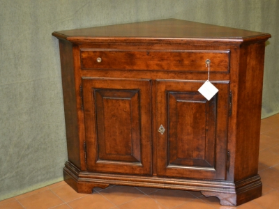 Corner cupboard made of maple wood with 2 doors and a drawer art. ANG 04 - foto 1