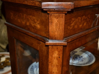 Showcase-silversmith-crystal in walnut wood with inlays on the drawer and pillars with 1 door and 1 drawer ART VETR 41 - foto 1