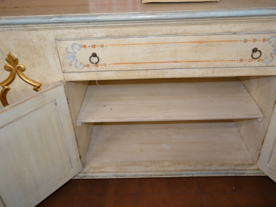 Credenza  4 ante e 3 cassetti in legno di abete antico massello laccata a mano  con fregi  intagliati a mano ART CRED 4P-04 - foto 1