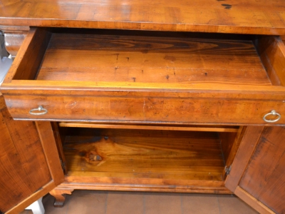 Credenza a 6 ante e 6 cassetti sagomati in legno di noce antico lastronata con gambe a sciabola Art. CRED 6P-03 - foto 4