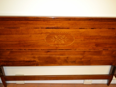 Letto matrimoniale in legno di noce nazionale massello  con intarsi e filetti ART LET 01 - foto 1