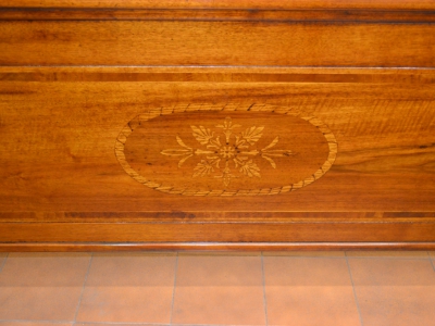Letto matrimoniale in legno di noce nazionale massello  con intarsi e filetti ART LET 01 - foto 2