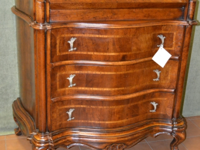 Shaped bureau in 18th century style. - foto 2