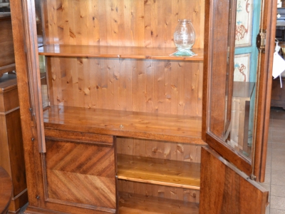 Vetrina-argentiera-cristalliera in legno di noce nazionale con  2 ante legno 2 ante vetro ART VETR 49 - foto 1