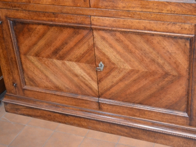 Vetrina-argentiera-cristalliera in legno di noce nazionale con  2 ante legno 2 ante vetro ART VETR 49 - foto 3