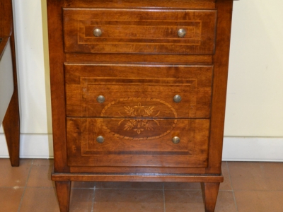 Matching chest of drawer and bedside tables made of solid walnut with inlays - foto 2