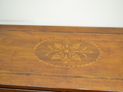 Matching chest of drawer and bedside tables made of solid walnut with inlays - foto 1