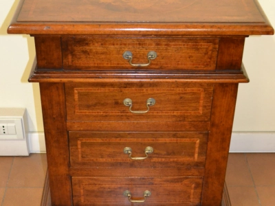 Matching chest of drawer and bedside tables with inlays - foto 2