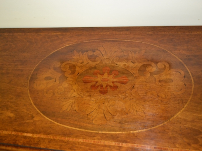 Matching chest of drawer and bedside tables with inlays - foto 1