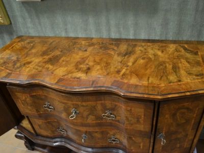 Chest of drawers with shaped front in walnut wood and walnut briar with 2 doors and 2 drawers ART COM 39 - foto 3