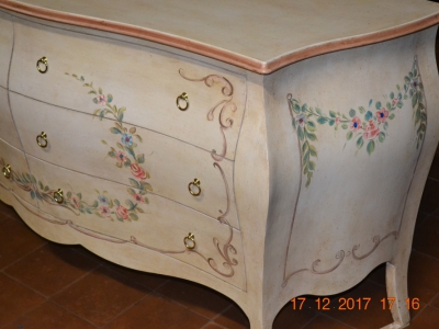 Shaped and rounded dresser on the front and sides with double drawers hand lacquered ART COM 40 - foto 1