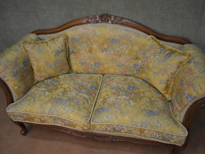 Divanetto a 2 posti modello "Barchetta " con gambe a sciabola con intagli ART DIV 07 - foto 1