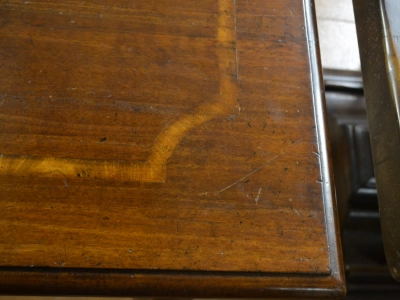 Tavolo con  2 cassetti in legno di noce massello con filetto con gambe a sciabola  con cornicetta TAV RET 08 - foto 2