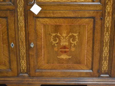 Credenza con 3 ante e 3 cassetti  modello " Bassano" in legno di noce massello con intarsi e filetti ART CRED 3P- 15 - foto 1
