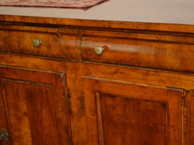 Credenza a 6 ante e 6 cassetti sagomati in legno di noce antico lastronata con gambe a sciabola Art. CRED 6P-03 - foto 1