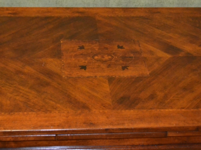 Tavolo rettangolare allungabile in legno di noce e ciliegio lastronato con intarsi, gambe in stile "Doppia sciabola" ART TAV RET 04 - foto 1