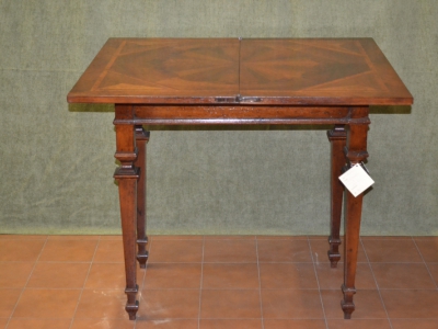 Tavolino da gioco apribile in legno di noce lastronato con gambe in stile "Luigi XVI" art. INGR 44 - foto 1