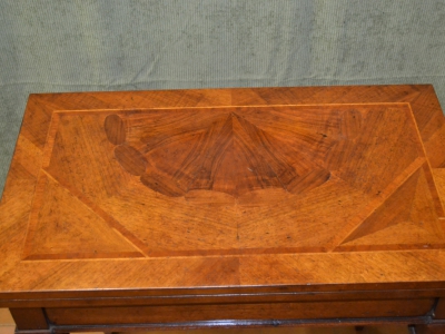 Tavolino da gioco apribile in legno di noce lastronato con gambe in stile "Luigi XVI" art. INGR 44 - foto 3