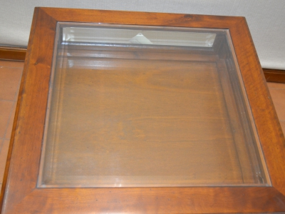Tavolino quadrato modello "Bacheca" in legno di noce massello con 2 ribalte apribili e piano in vetro con gambe modello "Luigi XVI" ART T.57 - foto 2