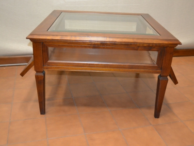 Tavolino quadrato modello "Bacheca" in legno di noce massello con 2 ribalte apribili e piano in vetro con gambe modello "Luigi XVI" ART T.57 - foto 3