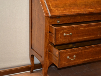 Bureau realizzato  in legno di noce nazionale massello con gambe a  sciabola ART BUR 23 - foto 3