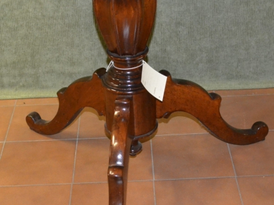 Round coffee table made of solid walnut - foto 2