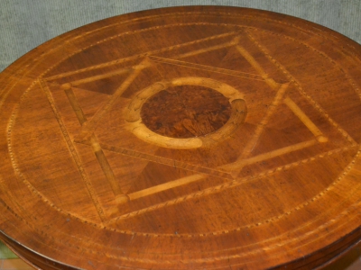 Round coffee table made of solid walnut - foto 1