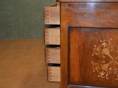 Writing-desk in walnut wood with inlays and fillets, 9 drawers and saber legs ART SCR 10 - foto 5